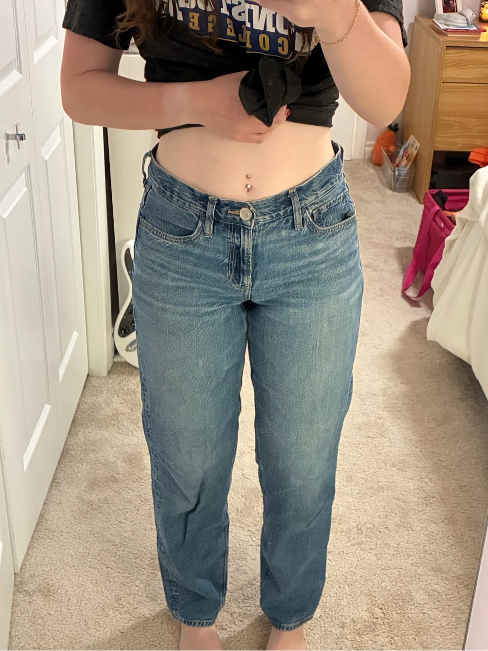 American Eagle Outfitters Boyfriend Jeans in Light Blue Wash